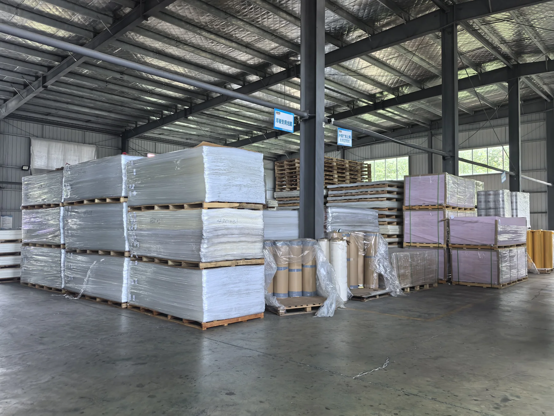 Export-ready cast acrylic sheet pallets in the warehouse