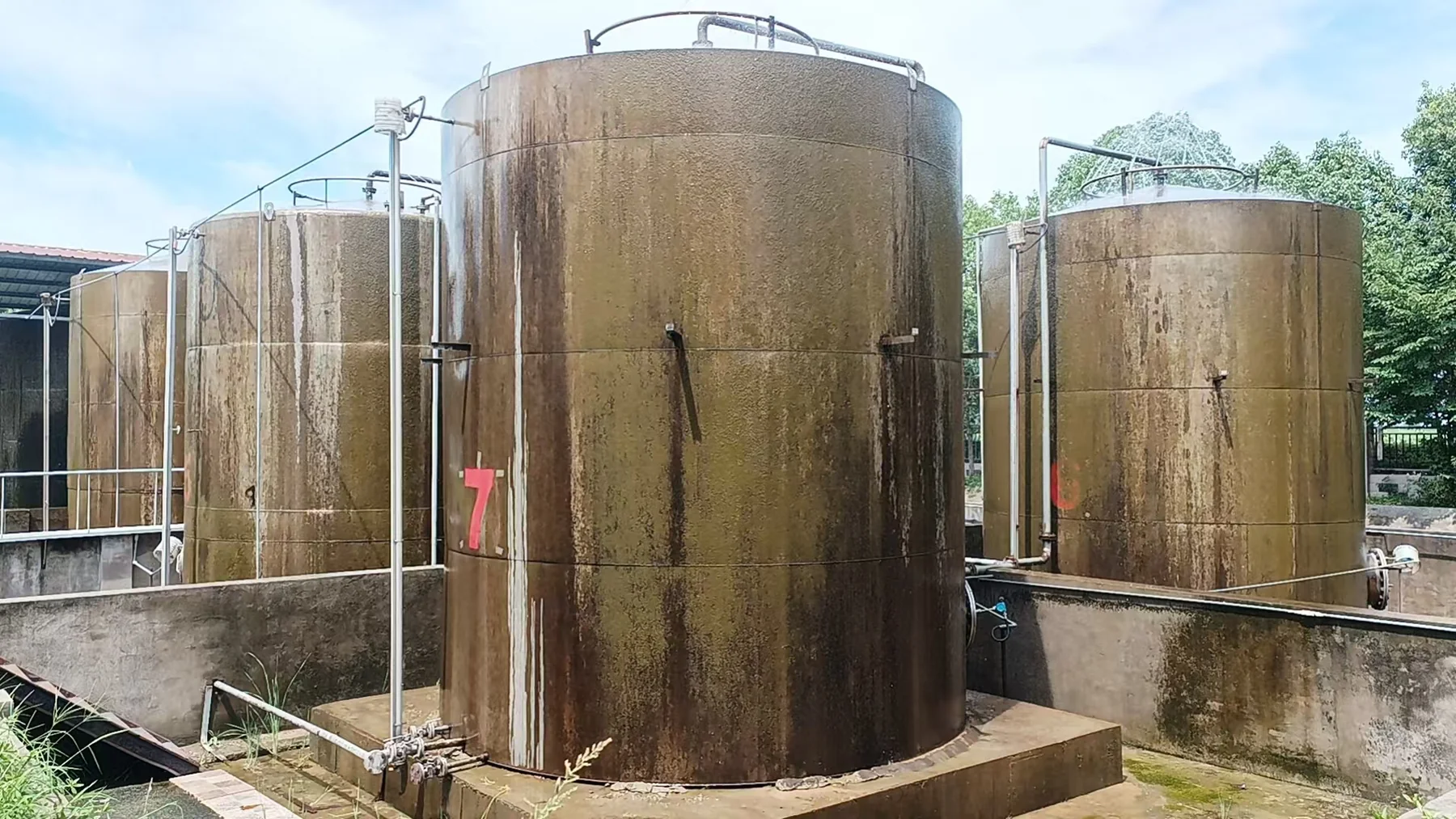 MMA raw material storage tanks at the Maiming Acrylic factory